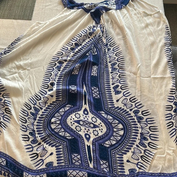 - Blue and white beach coverup - Picture 4 of 4